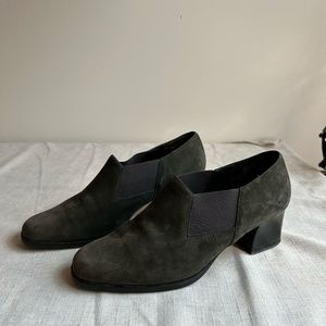 Size 7.5 | Green Suede Shoes | Chelsea Booties | Aerosoles